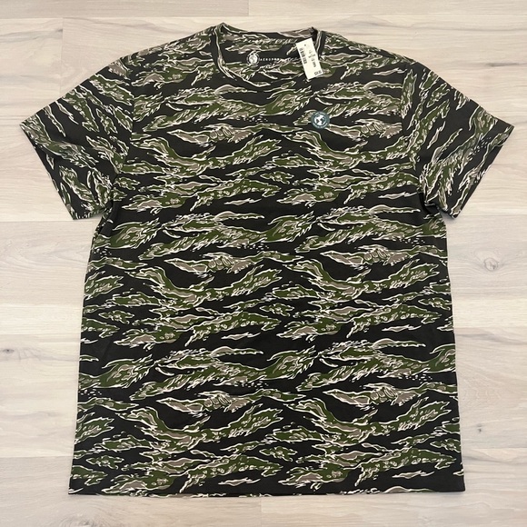 Three Men’s XL Graphic tee-shirts - Picture 6 of 7